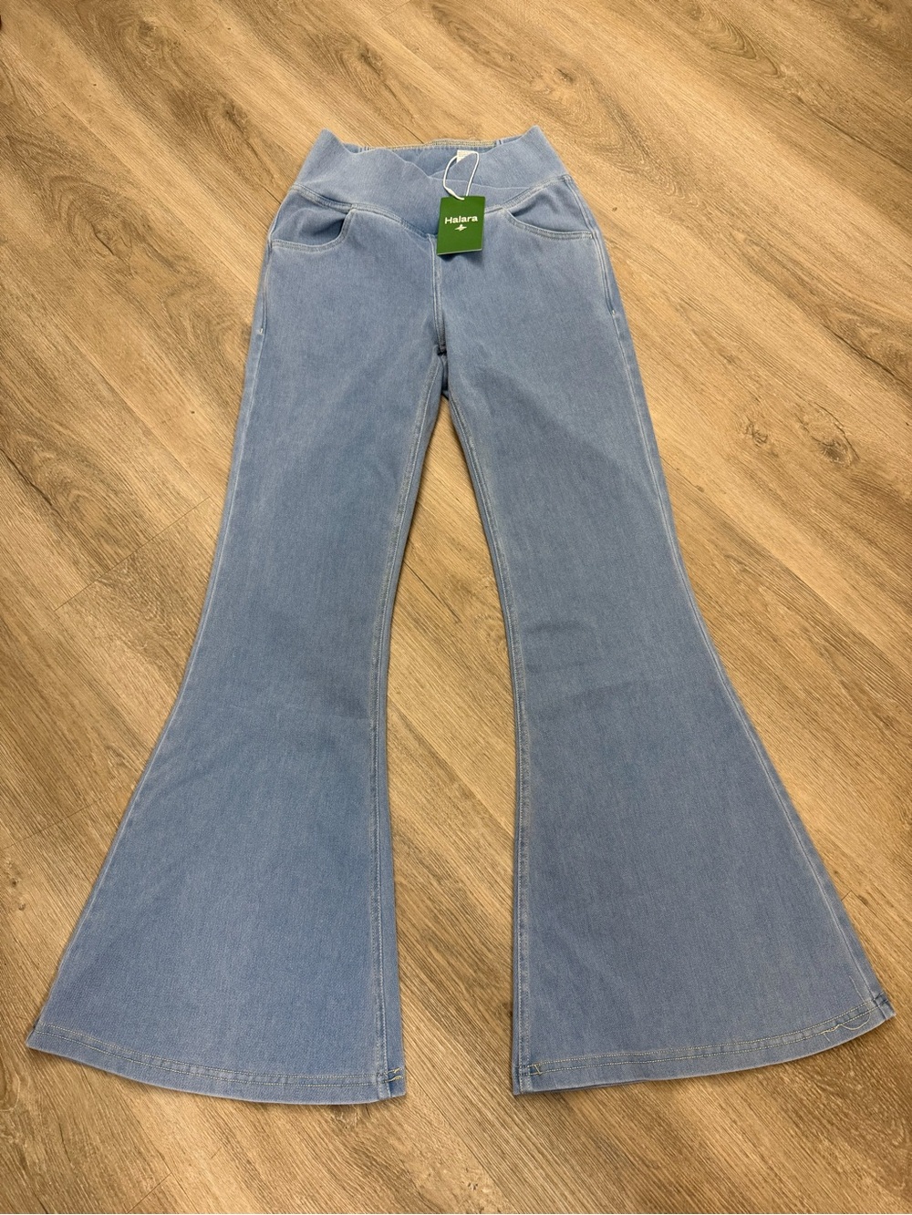 Halara NWT Light Vintage Wash Flare Jeans Women’s XS Petite Pull On Denim 0259